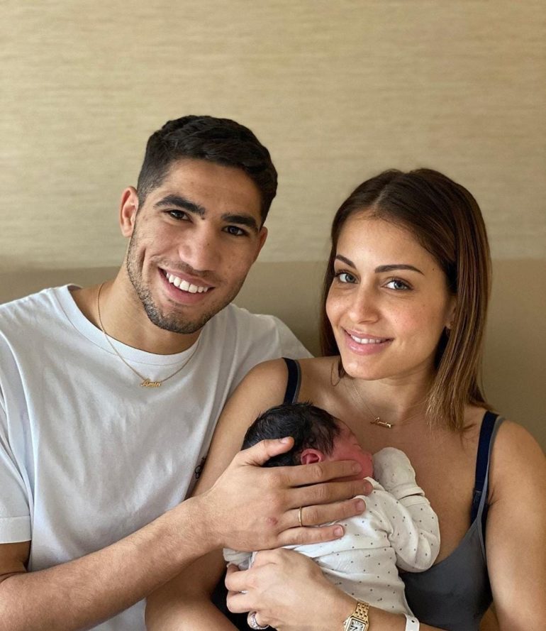 Achraf Hakimi 22 Ans A Peine Est Devenu Papa Vh Magazine [ 889 x 770 Pixel ]